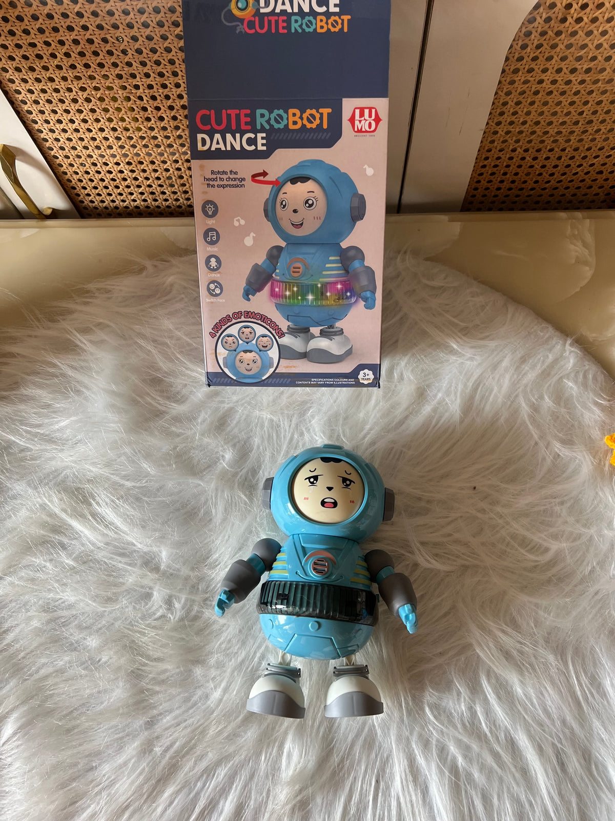 Face chanaging cute dance robot musical