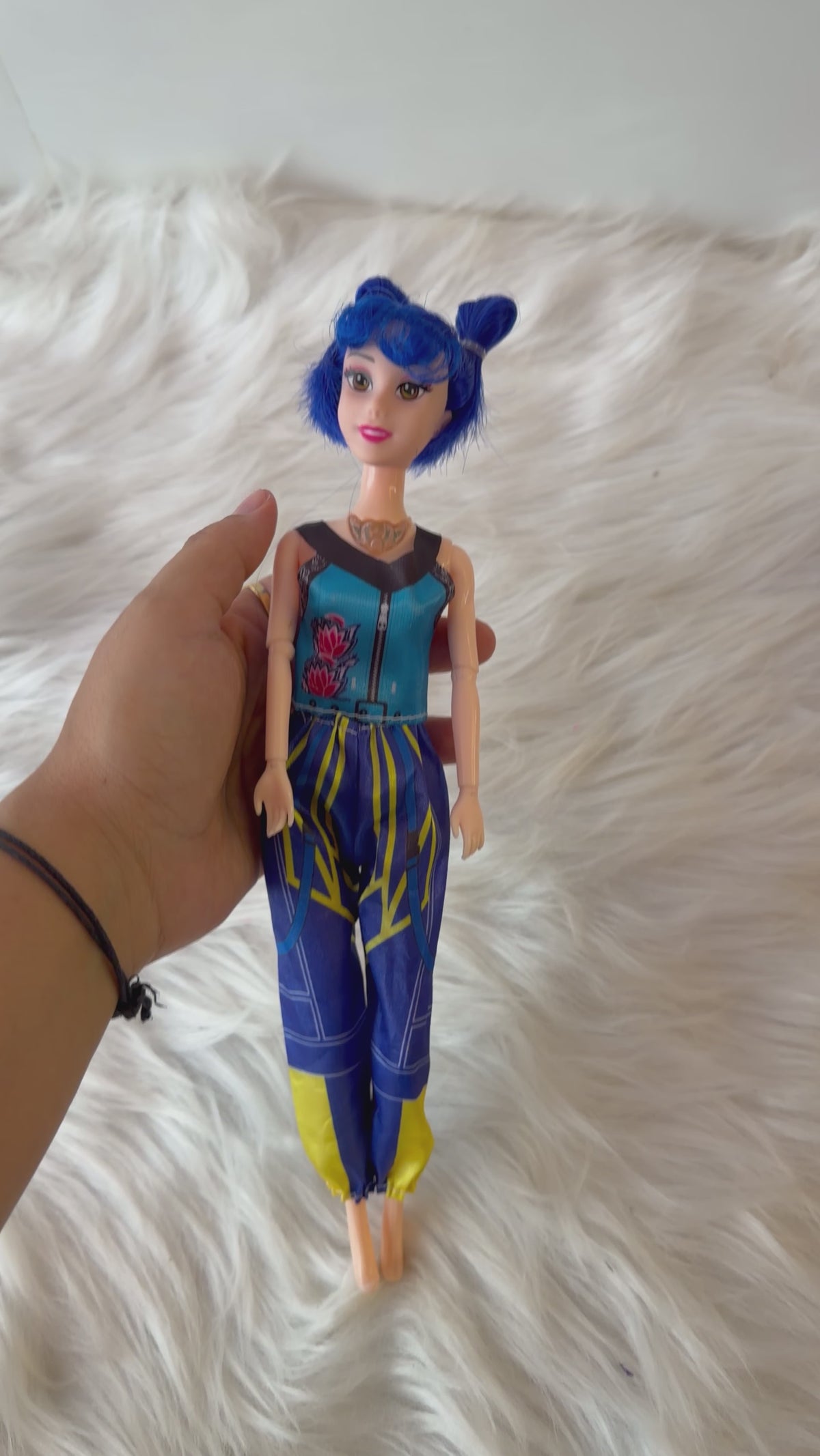 K pop demon hunters surprise doll with accessories